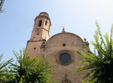 Iglesia de Calella en la plaza principal de la ciudad