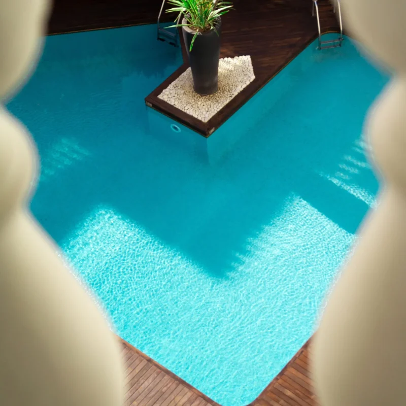 habitacion con vistas a la piscina